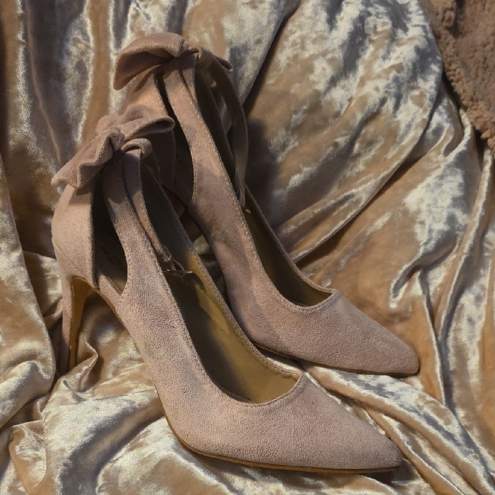 Chic Blush Bow-Tie Heels